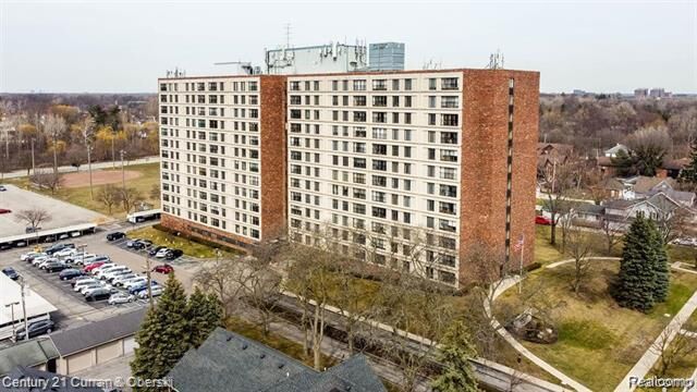 Property Photo:  21800 Morley Avenue 105  MI 48124 