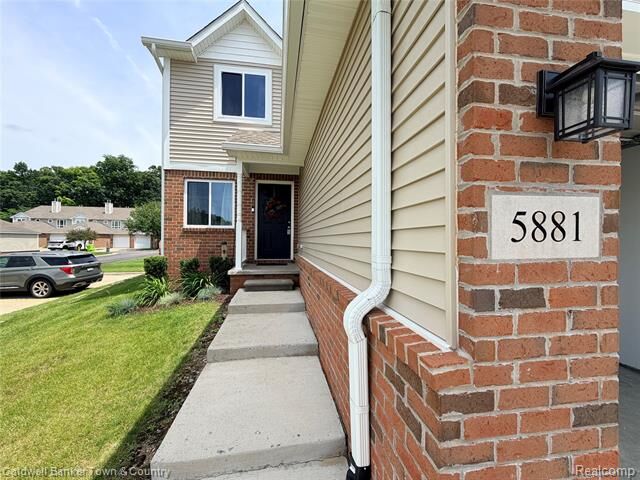Property Photo: 5881 Woodruff View Drive MI 48116