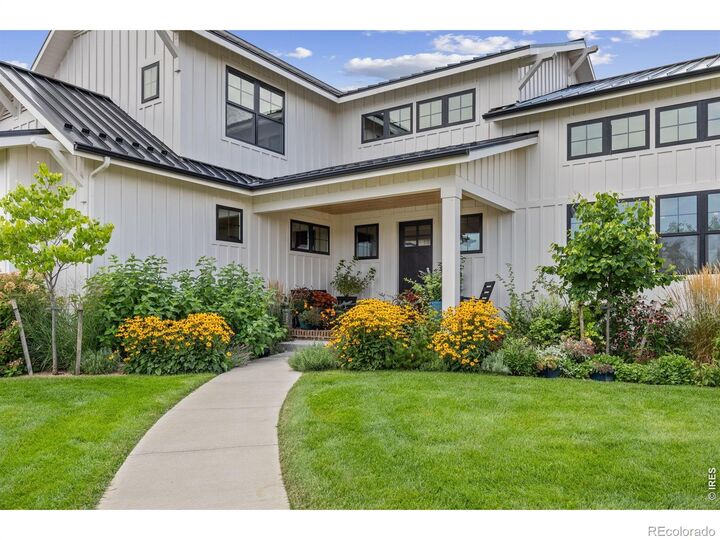 Property Photo:  5794 Jackdaw Drive  CO 80537 