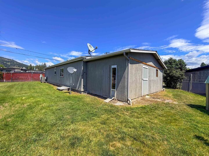 Property Photo:  580 S Madison St  WA 99114 
