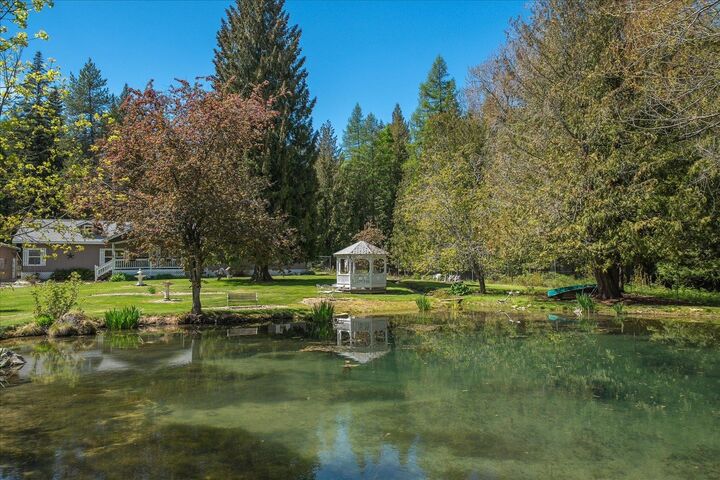 Property Photo: 1601 E Eloika Lake Rd WA 99006