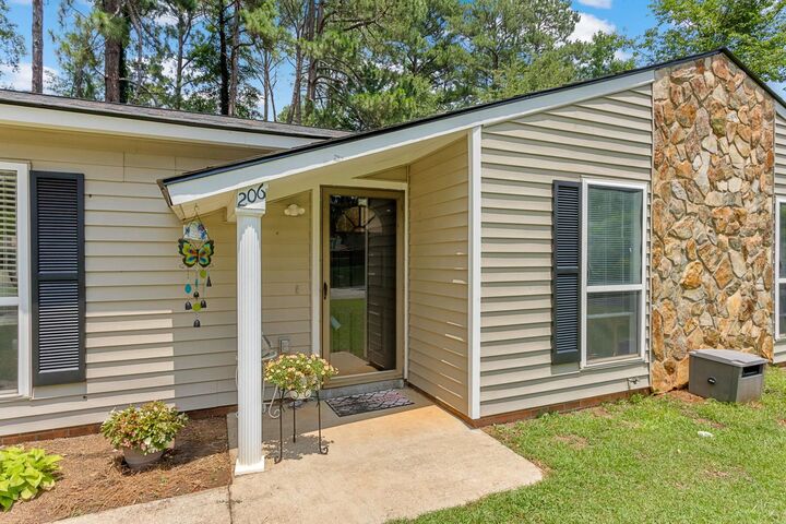Property Photo: 206 Aberdeen Lane SC 29307