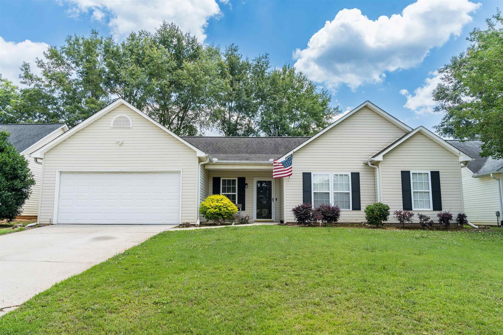 Property Photo:  515 Lavendula Street  SC 29301-3777 