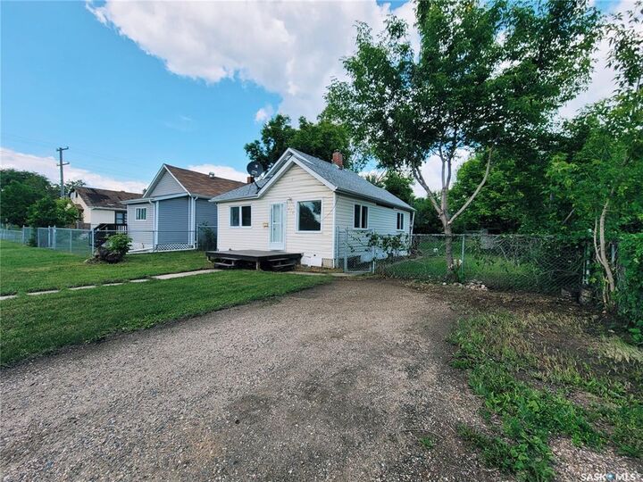 Property Photo: 618 8th Street E SK S6V 0W7
