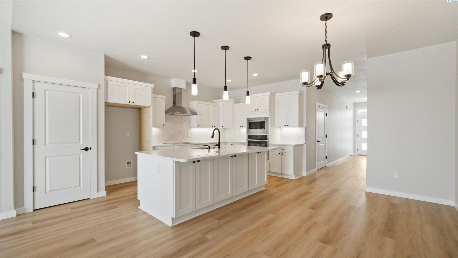 Property Photo: 1105 Fairhaven Loop WA 99352