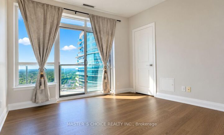 Property Photo: 7161 Yonge Street 2732 ON L3T 0C8