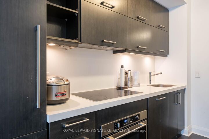 Photo de la propriété:  1080 Bay Street 901  ON M5S 0A6 