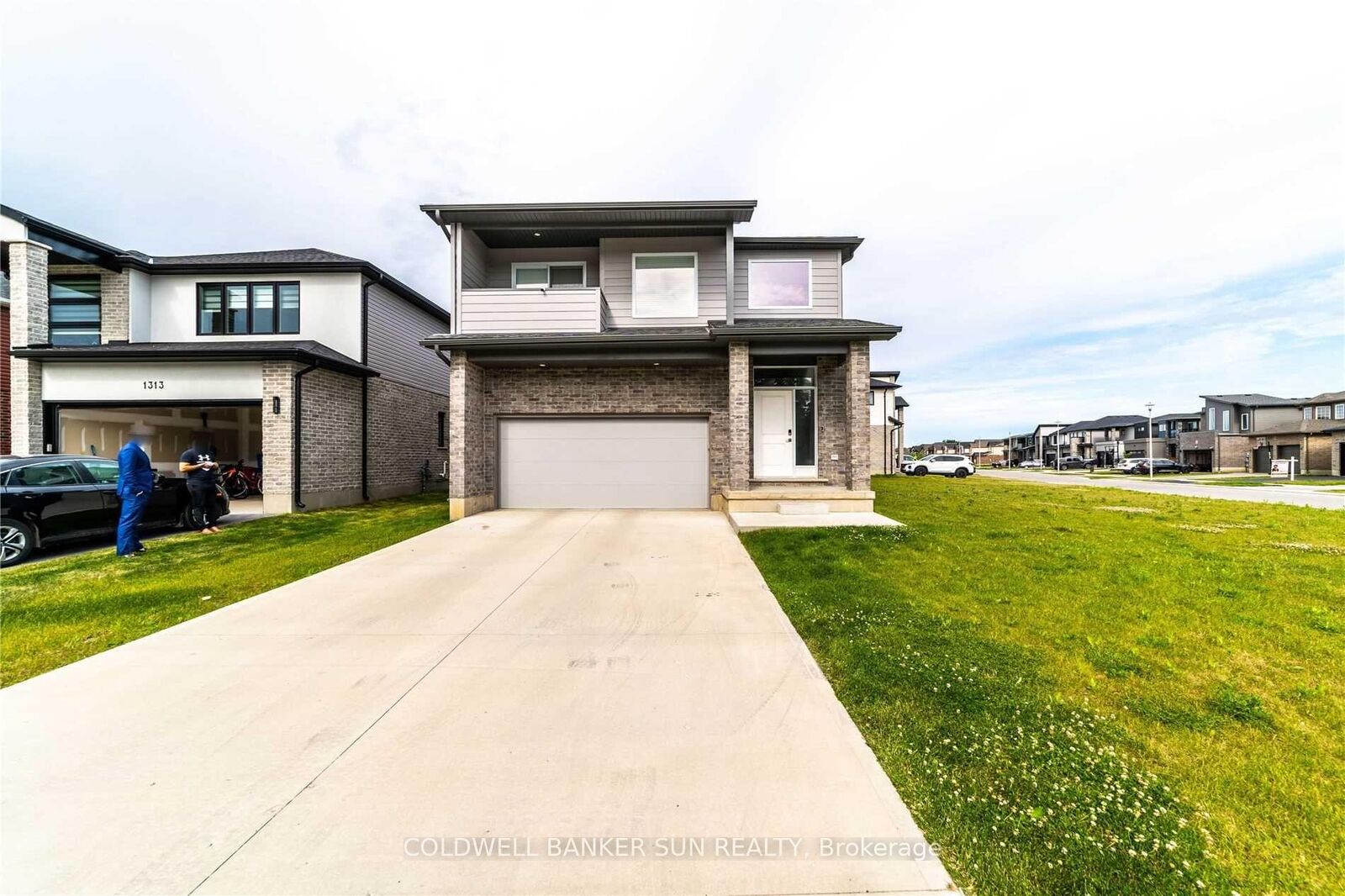 Property Photo: 1301 Sandbar Street ON N6G 0Y3