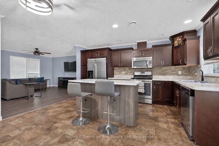 Property Photo:  927 Vindin Street  ON L4R 4L9 
