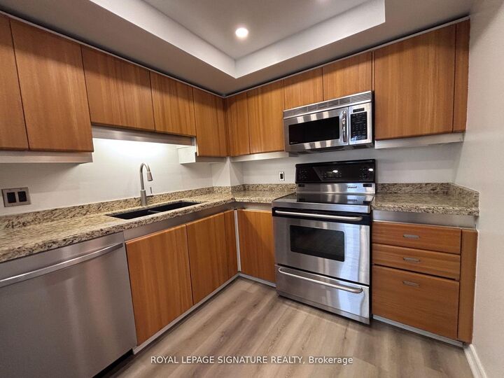 Property Photo:  65 Harbour Square 1409  ON M5J 2L4 