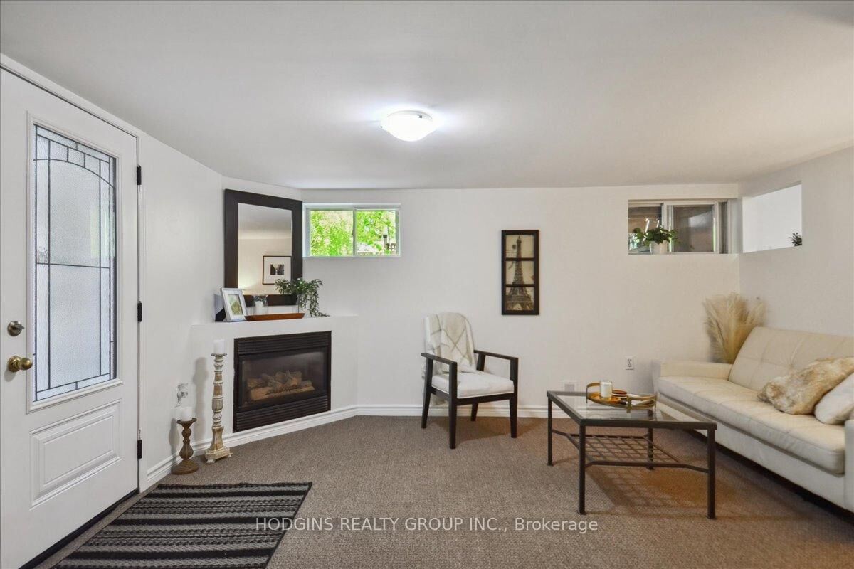 Property Photo:  65 Mineola Road E Lower  ON L5G 2E4 