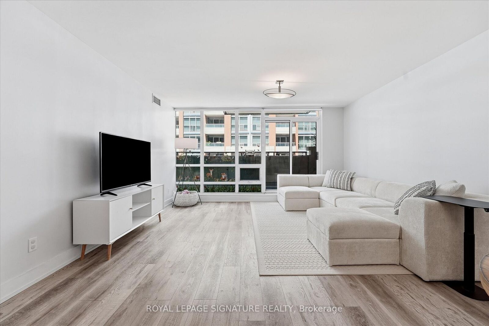 Property Photo: 263 Wellington Street W 301 ON M5V 1E1