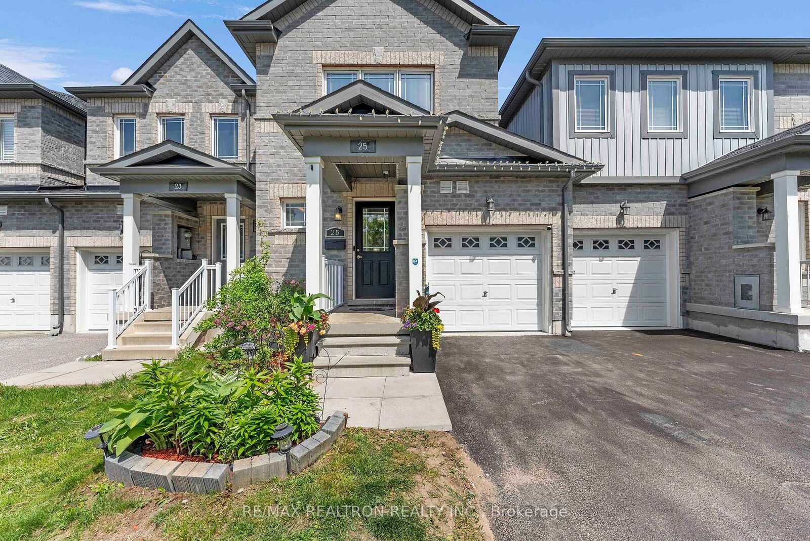Property Photo:  25 Robinson Street  ON L4N 3J1 
