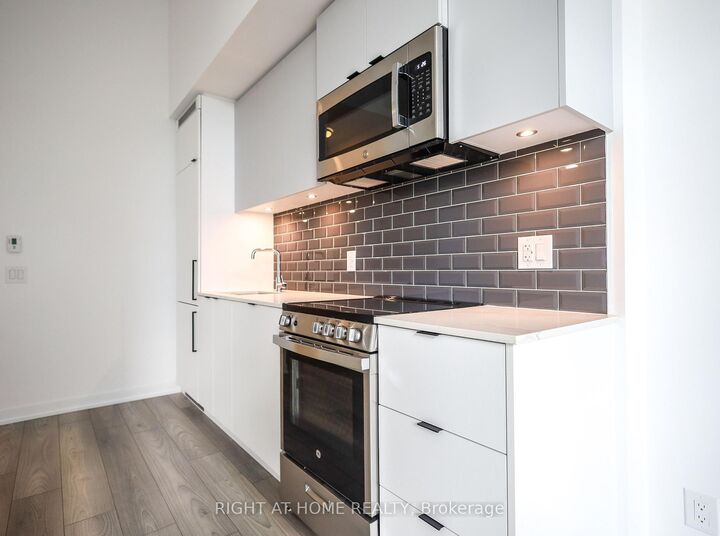 Property Photo: 285 Dufferin Street 704 ON M6K 1E6