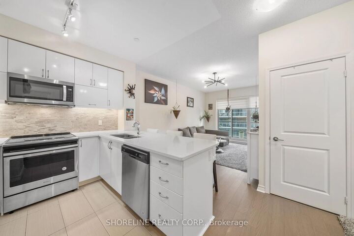 39 Annie Craig Drive 1502 — photo 1