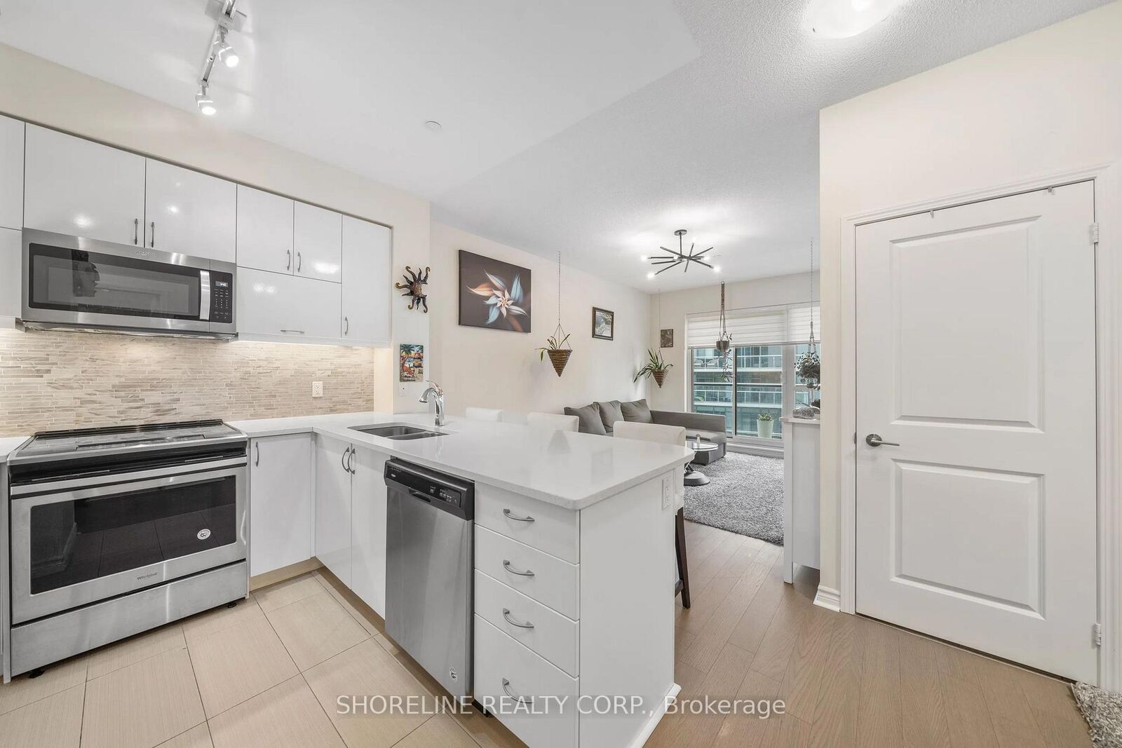Property Photo: 39 Annie Craig Drive 1502 ON M8V 0A4