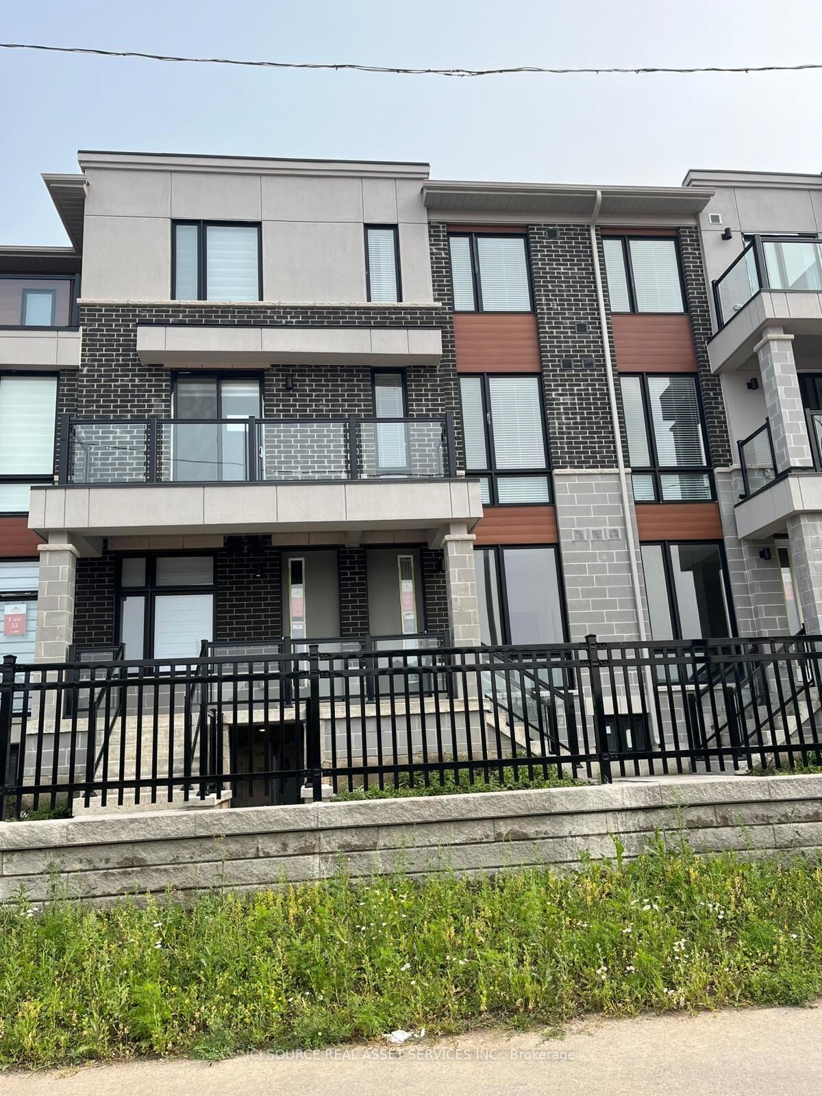 Property Photo:  70 Knotsberry Circle 55  ON L6Y 6G1 