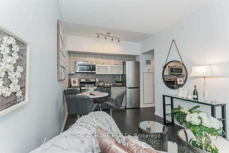 Property Photo:  36 Lisgar Street 812W  ON M6J 0C7 