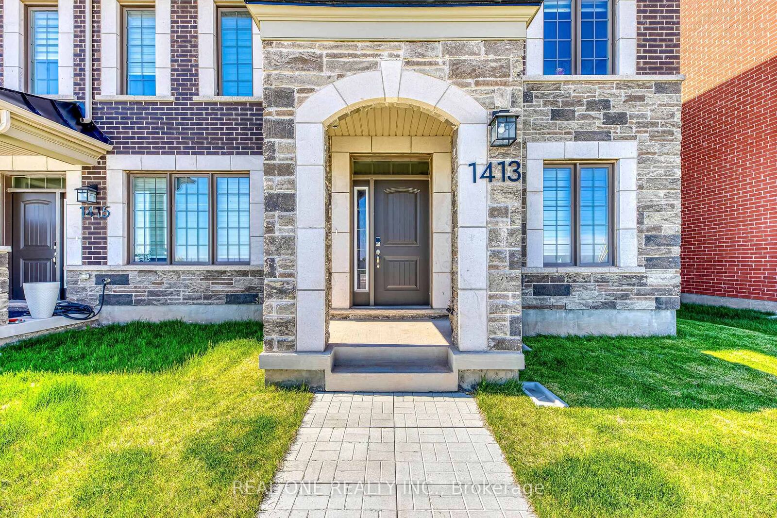 Property Photo:  1413 William Halton Parkway  ON L6M 5N8 