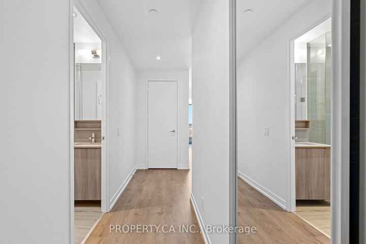 Property Photo:  950 Portage Parkway 4915  ON L4K 0J7 