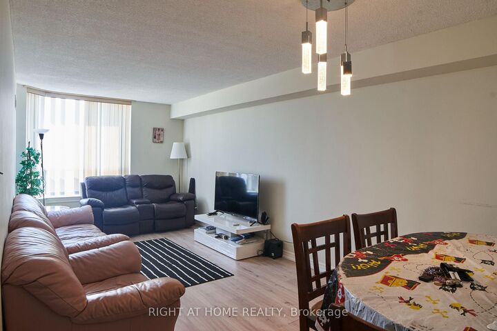 Property Photo:  1700 Eglinton Avenue E 609  ON M4A 2X4 