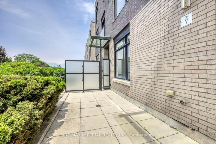 Property Photo:  4020 Parkside Village Drive 7  ON L5B 0K2 