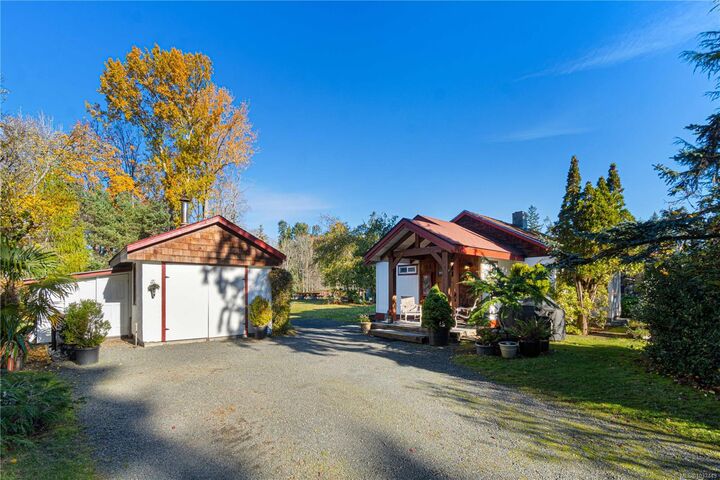 Property Photo:  681 Turner Rd  BC V9P 1T7 