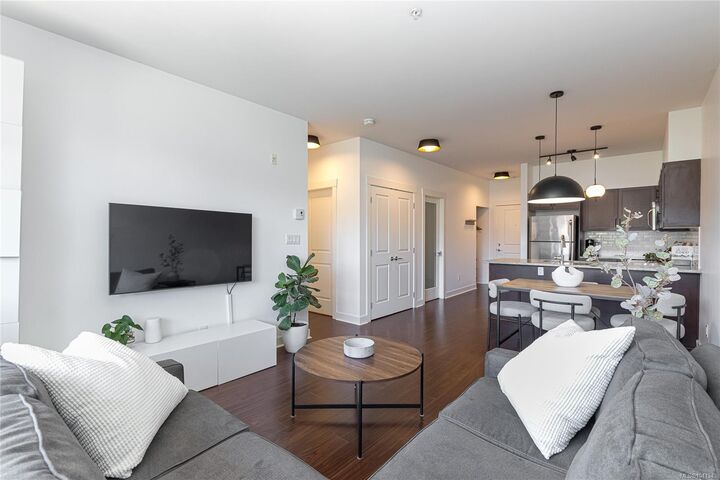 662 Goldstream Ave #413 — photo 1
