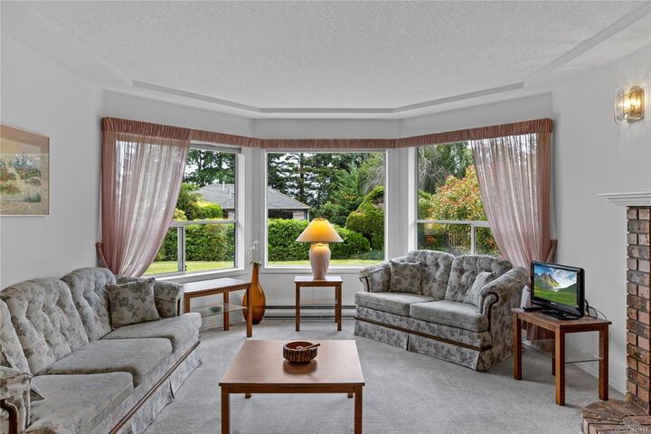 Property Photo: 464 Quatsino Rd BC V9K 1B5