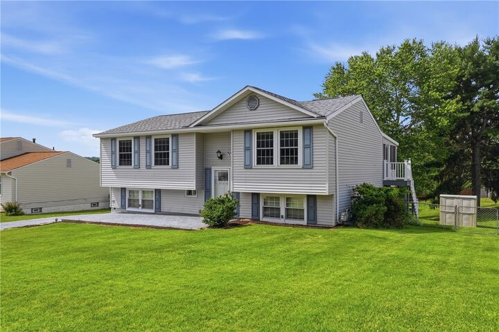 Property Photo: 113 Cranbrooke Dr PA 15108