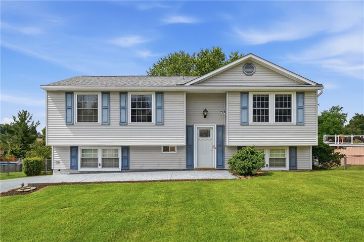 Property Photo:  113 Cranbrooke Dr  PA 15108 