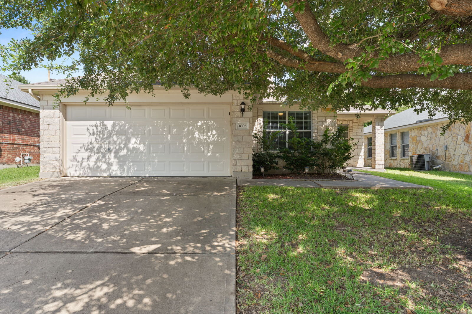 Property Photo:  1005 Blackburn Place  TX 78665 