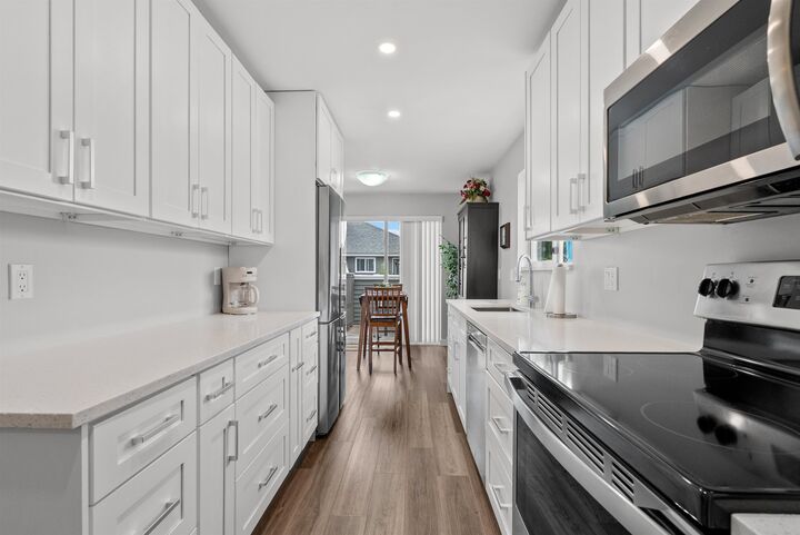 Property Photo:  6320 48A Avenue 2  BC V4K 4W3 