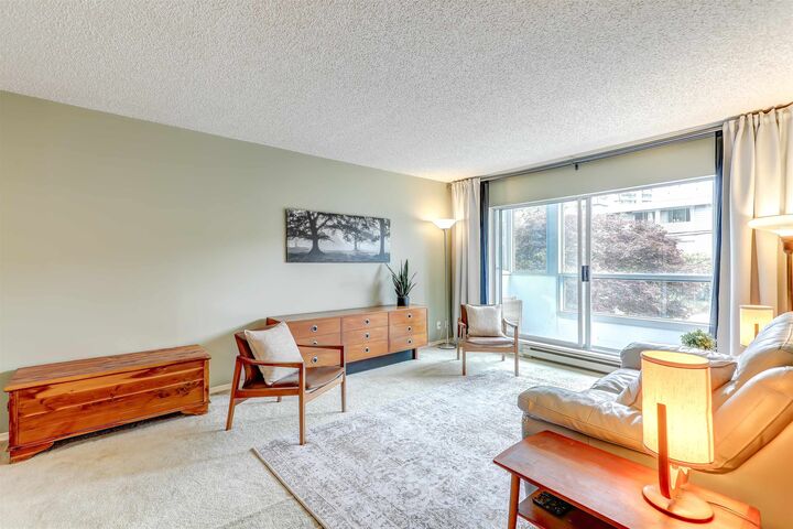 Property Photo: 1473 Blackwood Street 206 BC V4B 3V6