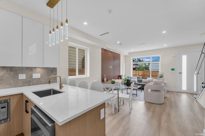 Property Photo:  5779 Clarendon Street 3  BC V5R 3K4 