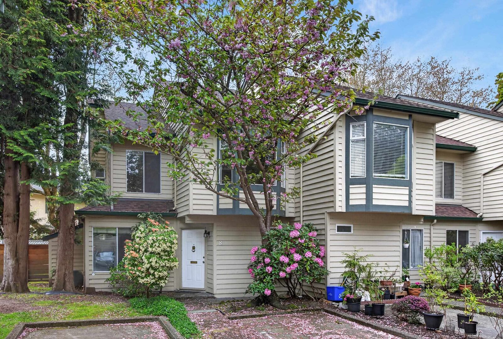 Property Photo:  7611 Moffatt Road 8  BC V6Y 1X9 