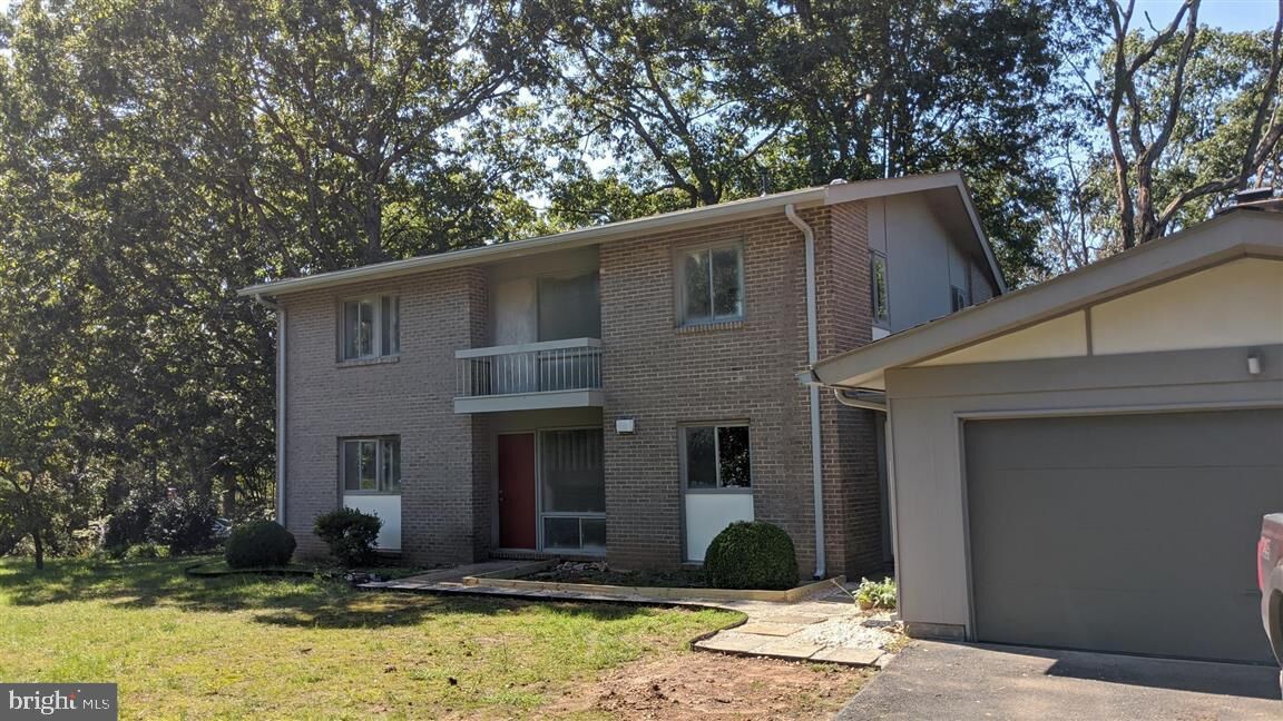 Property Photo:  8804 Mansion Farm Place  VA 22309 