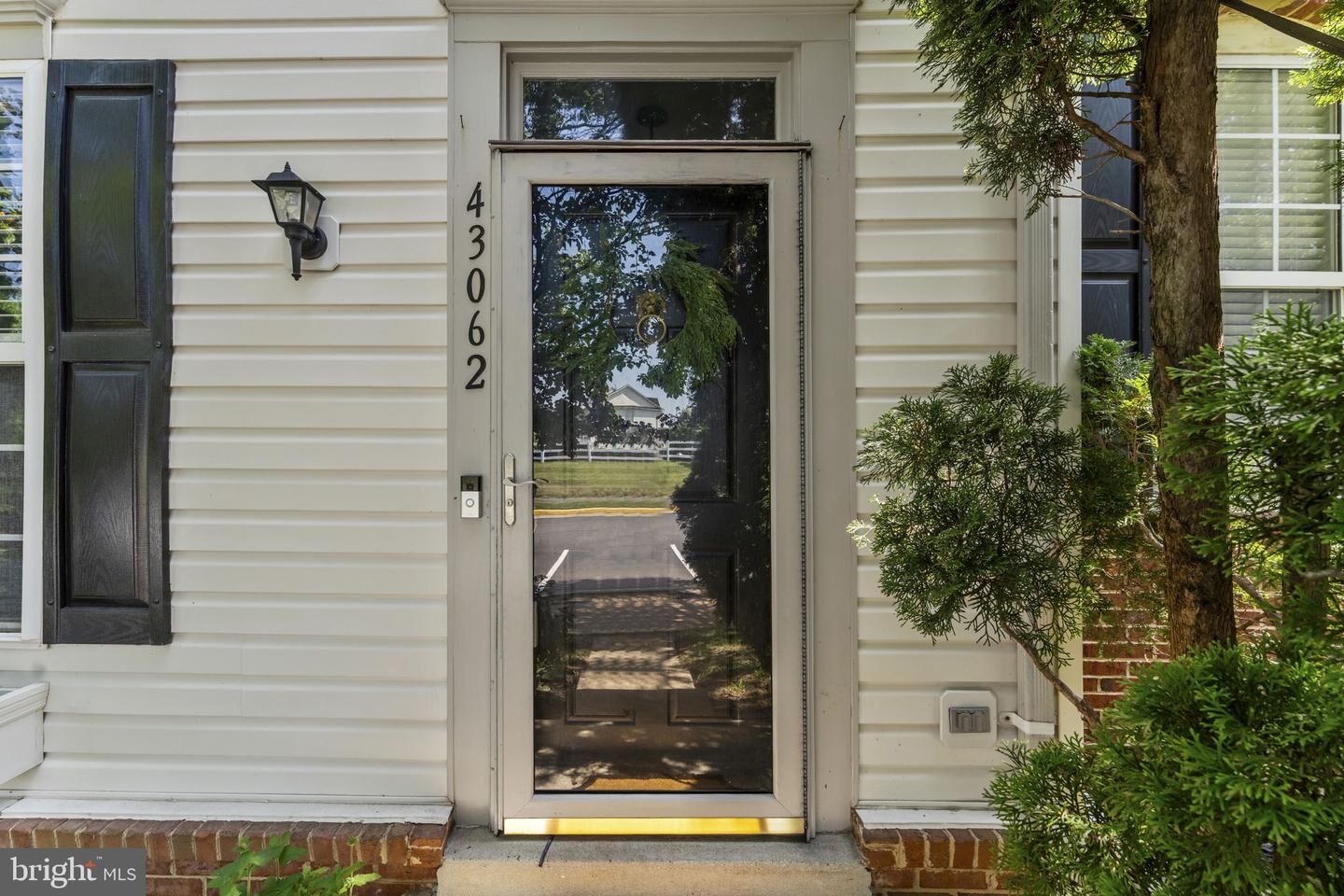 Property Photo: 43062 Sherbrooke Terrace VA 20176