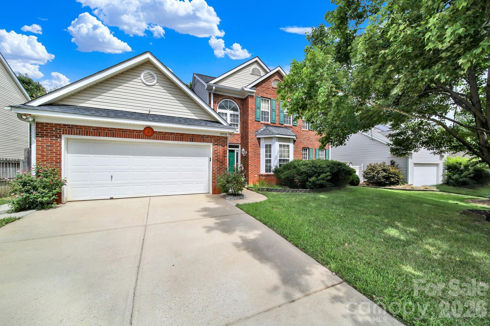 Property Photo: 10918 Chamberlain Hall Court NC 28277