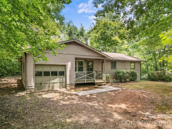 Property Photo:  100 Stonewall Avenue  NC 28778 