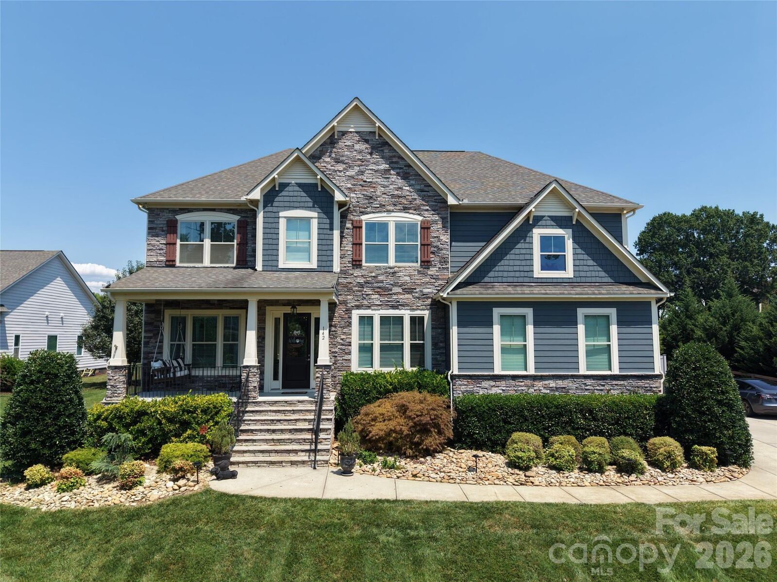 Property Photo:  142 Farm Knoll Way  NC 28117 