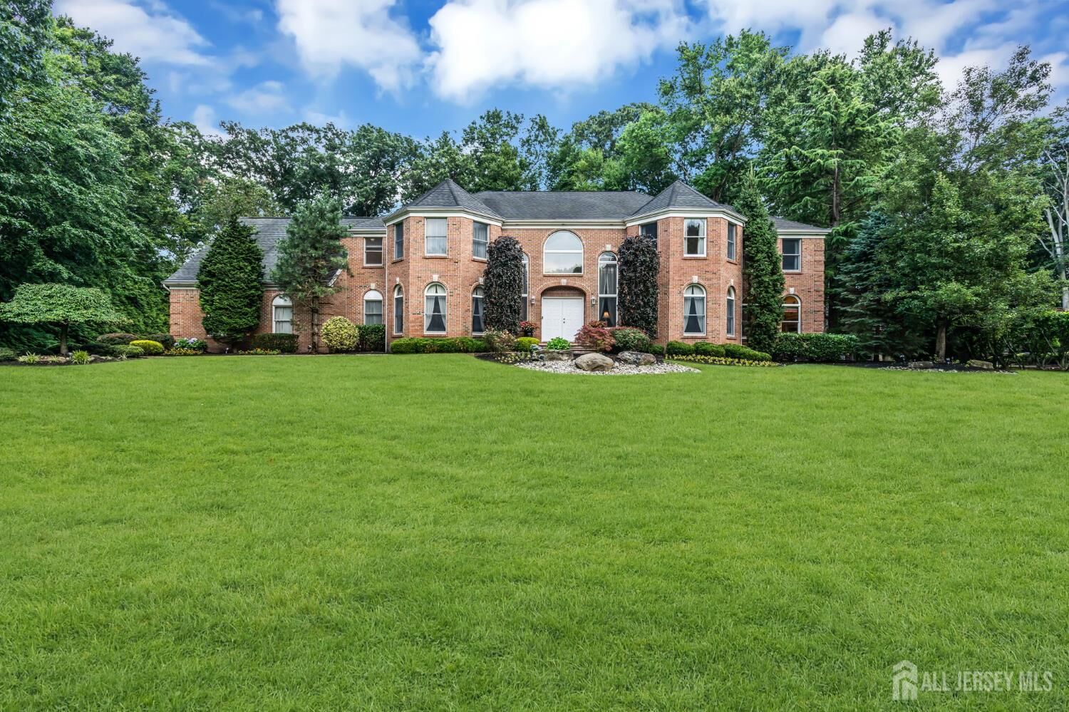Property Photo:  15 Harmony Lane  NJ 08852 