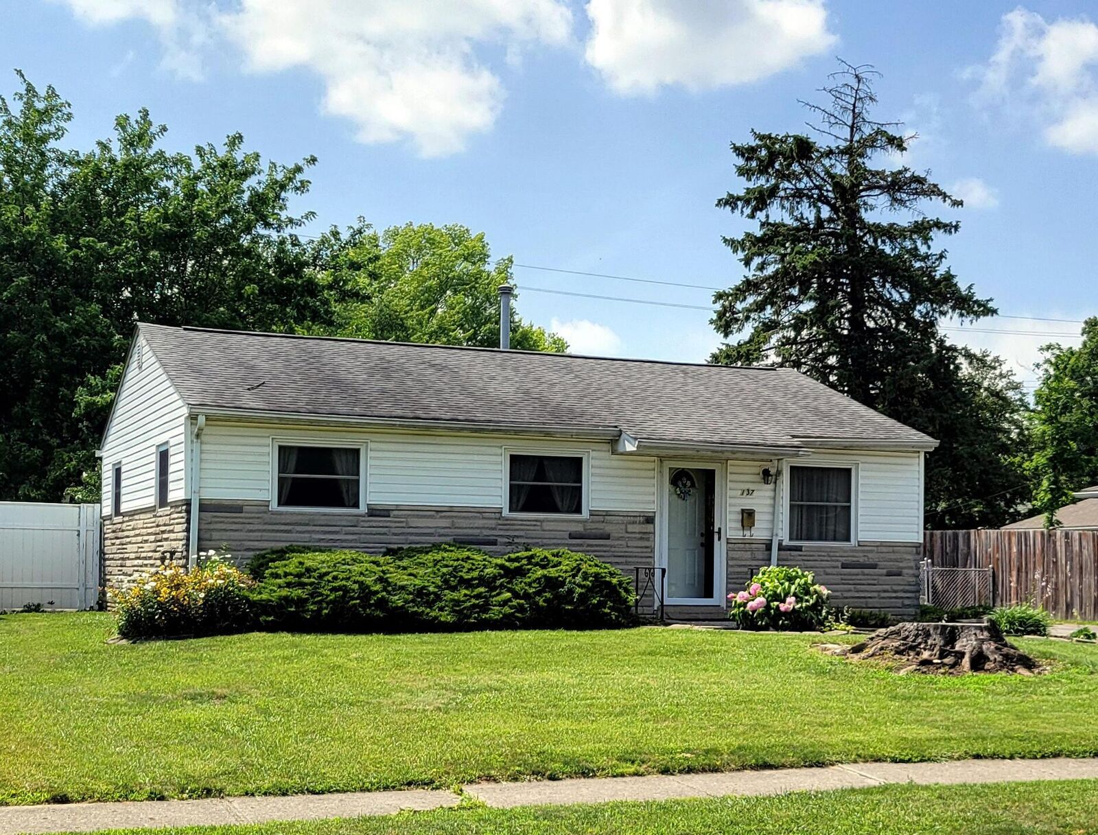 Property Photo: 137 Redmond Road OH 43228