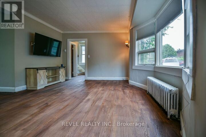 Property Photo: 181 Hemlock Street ON P4N 6S5