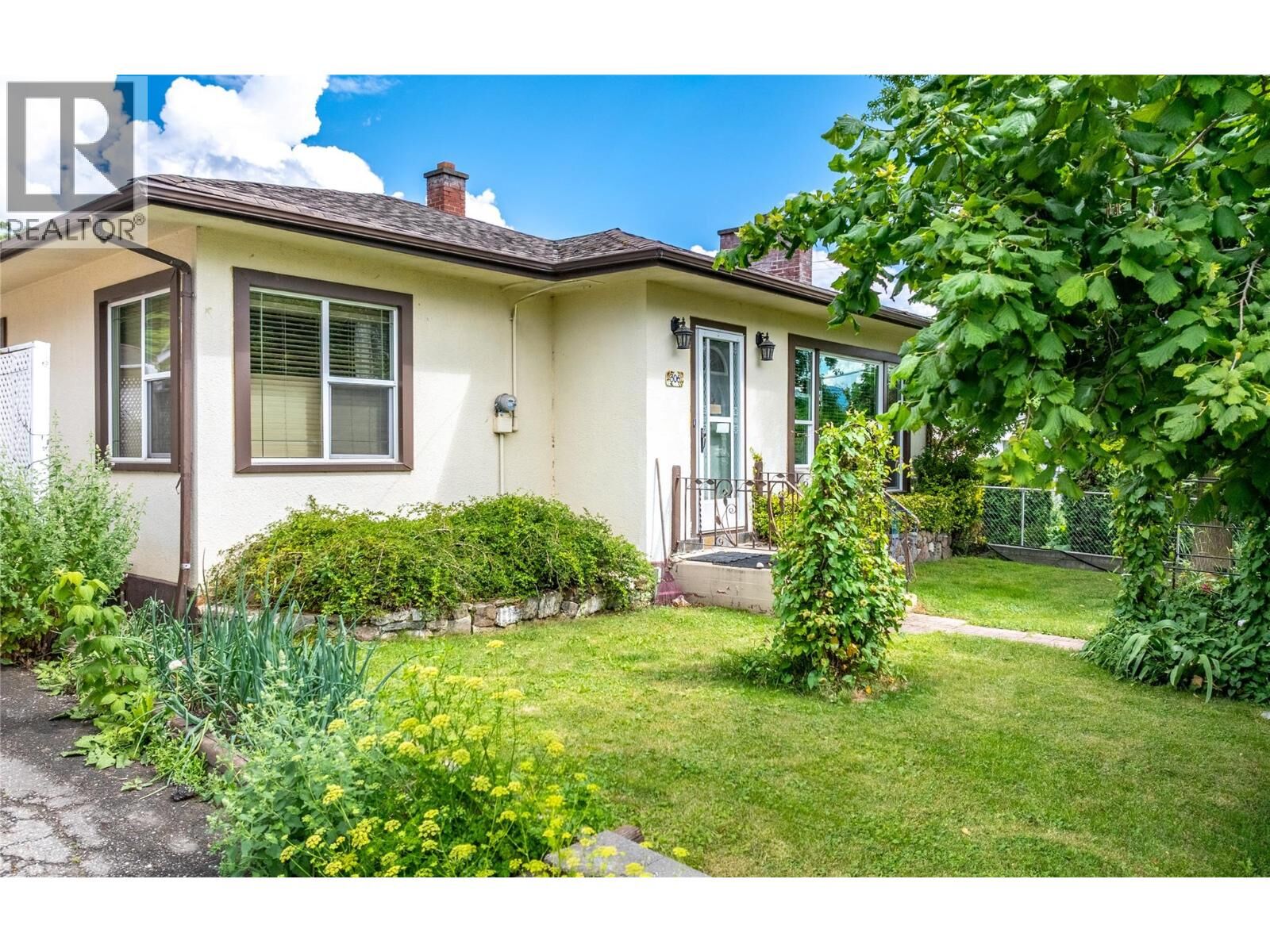 Property Photo: 306 11th N Avenue BC V0B 1G0