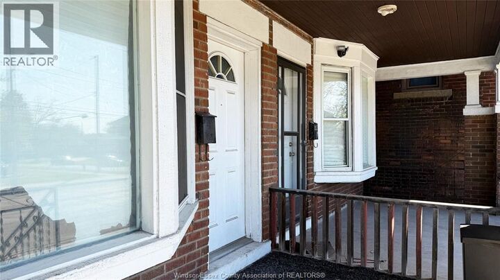 Property Photo: 1424 Wyandotte Street West ON N9B 1H4