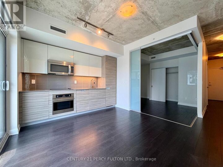 Property Photo: 210 Simcoe Street 813 ON M5T 0A9