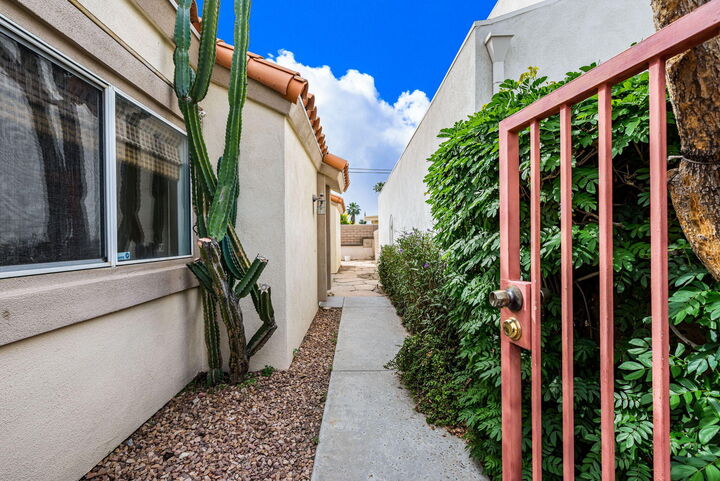 Property Photo:  73941 Olive Court  CA 92260 
