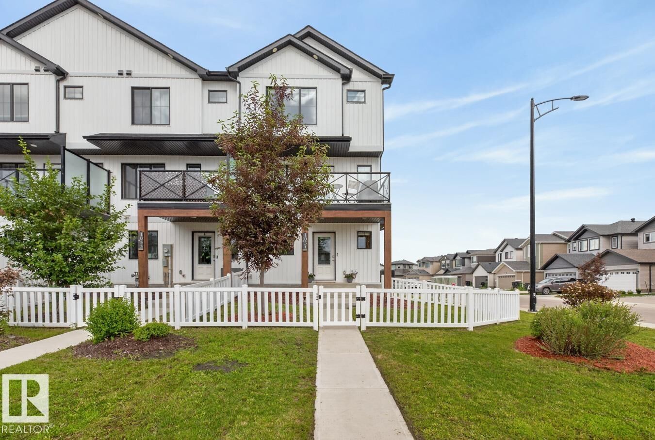 Photo de la propriété: 1051 Cy Becker Road NW AB T5Y 4B7
