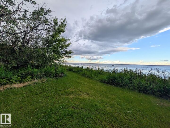 Property Photo: 332 Crystal Springs Drive AB T0C 2V0
